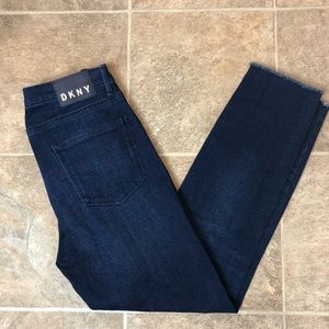 SOLD-NEW DKNY Skinny Leg Jean Dark Wash Size 30